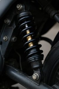 علائم خرابی کمک فنر موتور سیکلت همتاز موتور